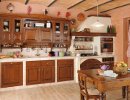 Cucina muratura di castagno